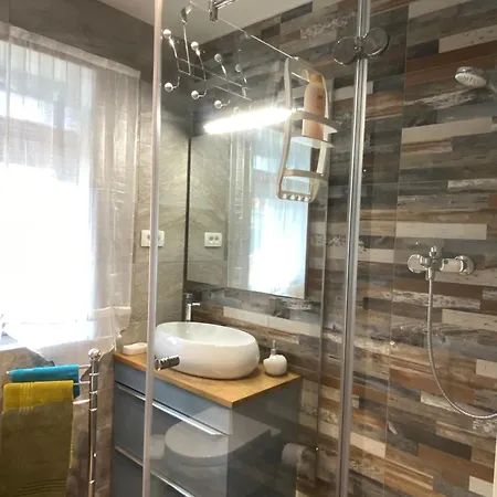 Luxury Near דירה