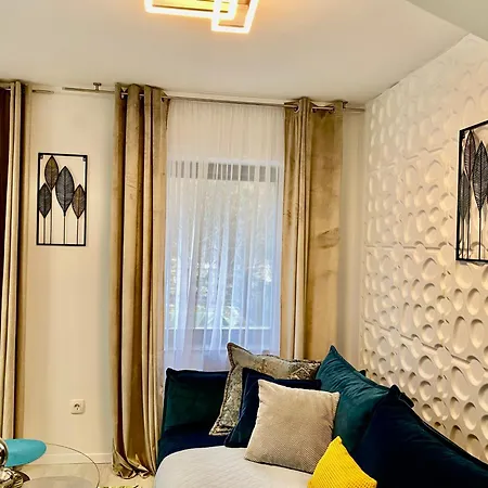 Luxury Near شقة